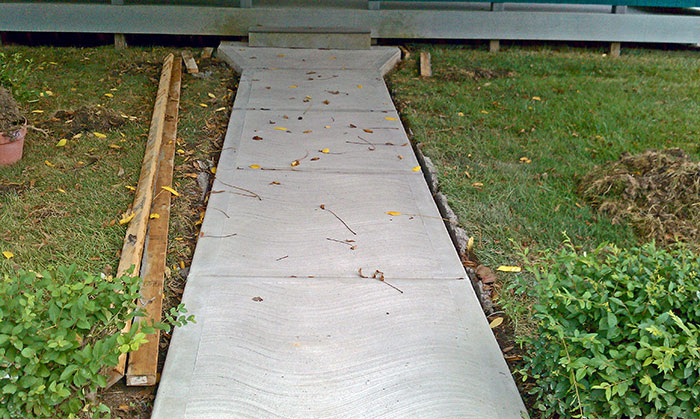 new concrete sidewalk